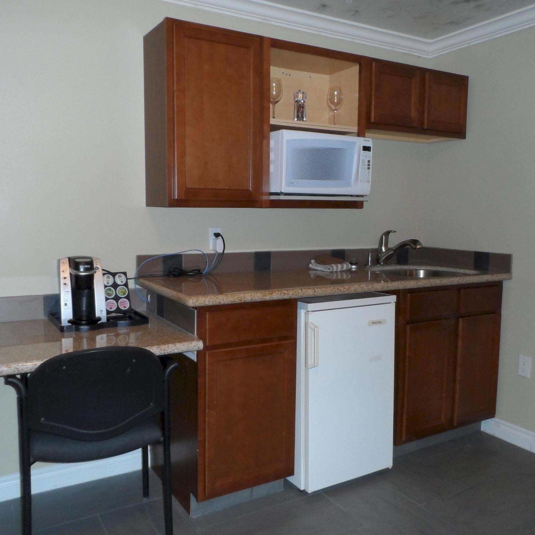 Above The Beach Guest Suites 彭蒂克顿 外观 照片